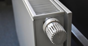 zoom sur un radiateur blanc